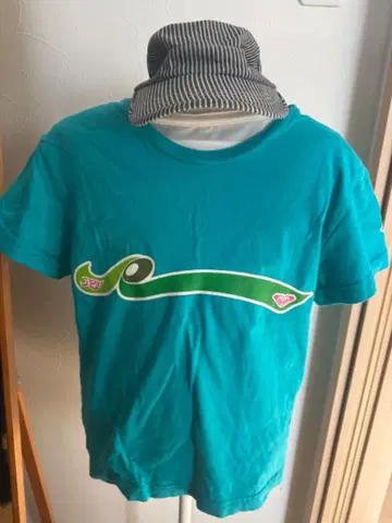 터콰이즈 색상 M 사이즈 T셔츠 roxy