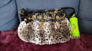 퍼 달린 숄더백 중형