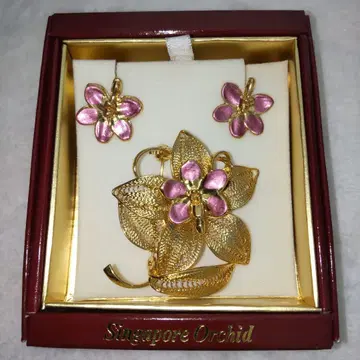 싱가포르 오키드 브로치와 귀걸이 세트