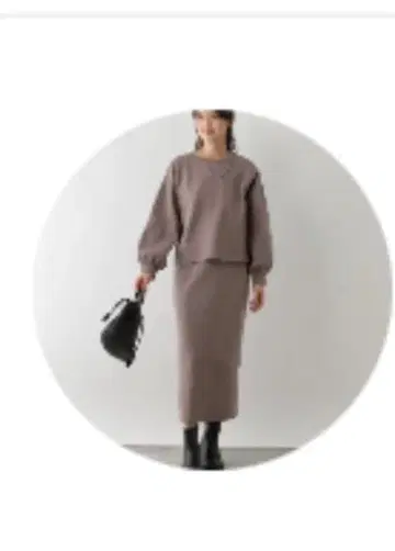 글로벌 워크 가벼운 니트 셋업 모카