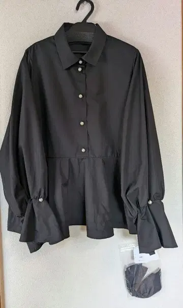 루일 에 부티크 RUIRUE BOUTIQUE 페플럼 블라우스