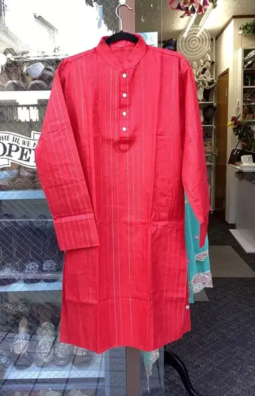 빨간색 스트라이프 긴팔 셔츠