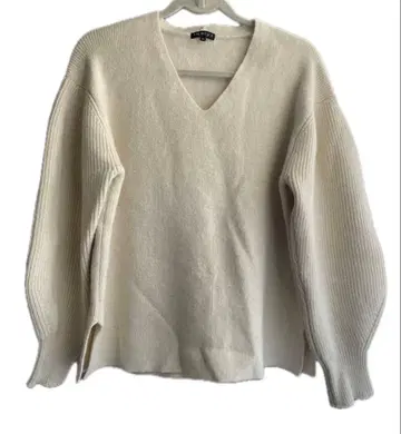 [ INDIVI ] 아이보리 V넥 니트 스웨터