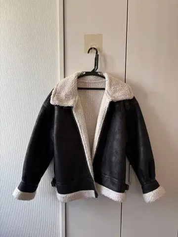 보아 페이크 무스탕 플라이트 재킷 블루종