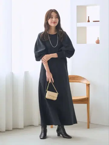 러브틱 봉봉 / [한 장으로 완성되는] 돌먼 절개 원피스