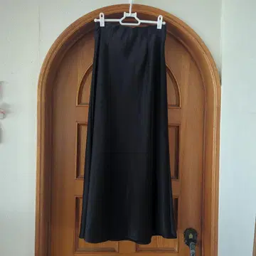 미착용 새상품 택 없음! 내추럴 뷰티 베이직 새틴 내로우 스커트