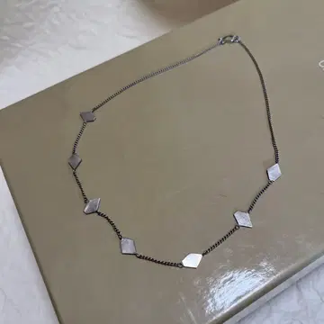 마가렛호웰 실버 다각형 플레이트 목걸이 1회 사용