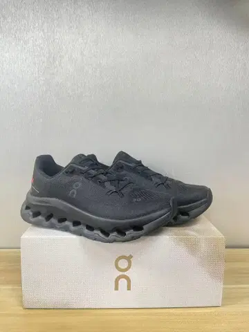 새상품 On cloudtilt 블랙 스니커즈 26.5cm