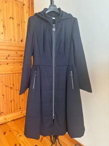 [ 인기 ] FOXEY NEW YORK 후드 부착 충전솜 롱 코트 38