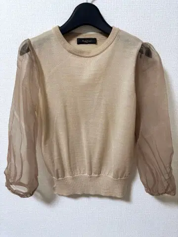 베이지 쉬폰 니트