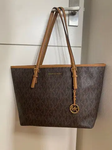 MICHAEL KORS 로고 프린트 토트백
