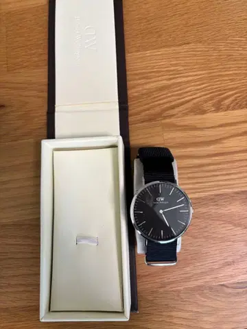 다니엘 윌튼 시계