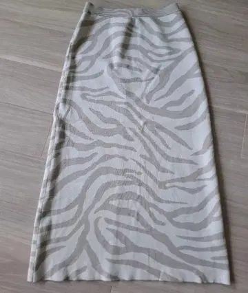 EMMEL REFINES 제브라 패턴 타이트 스커트 그레이