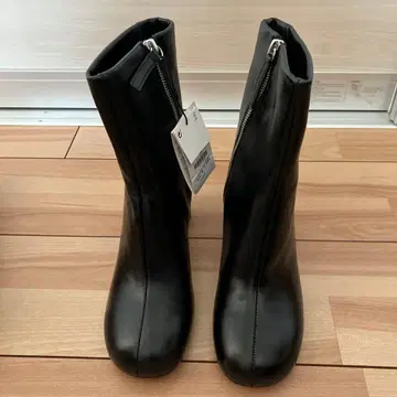 [ 미사용 새상품 ] ZARA 여성용 지퍼 부츠