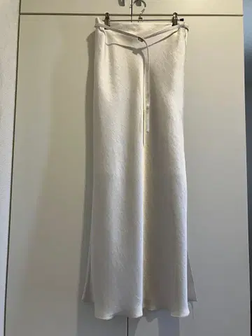 FRAY I.D 더블 새틴 내로우 스커트 화이트