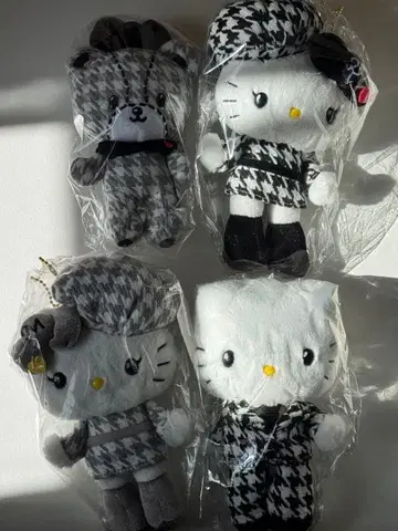 헬로키티 흑백 걸리시 쌍둥이 코디 디자인 시리즈 봉제 인형 컴프