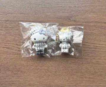 산리오 시크릿 마스코트 참 모노크롬 걸리시 쌍둥이 코디 키티