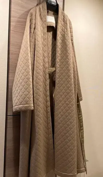 ichie 퀼팅 롱 코트 베이지