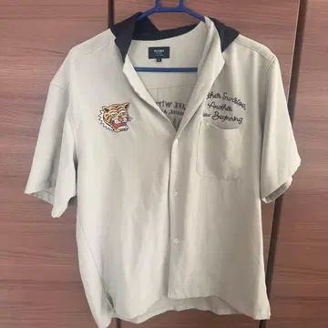 호랑이 자수 반팔 셔츠 라이트 그레이