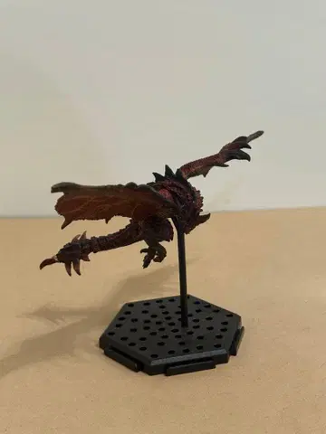 몬스터 헌터 흑염왕 리오레우스 피규어