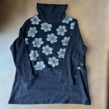 PHILAN 꽃 패턴 터틀넥 니트 L 사이즈