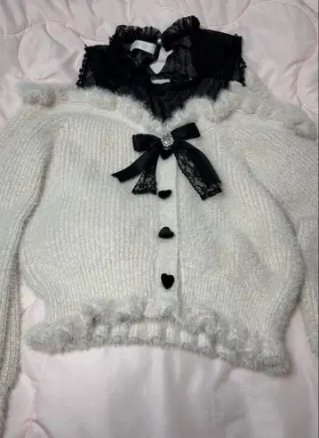 LIZLISA 어깨 트임 니트