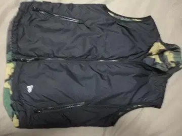 NEW ERA 리버서블 블랙 & 카모플라쥬 충전솜 베스트 새상품급