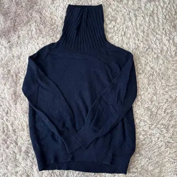 spick and span 다크 네이비 하이넥 스웨터