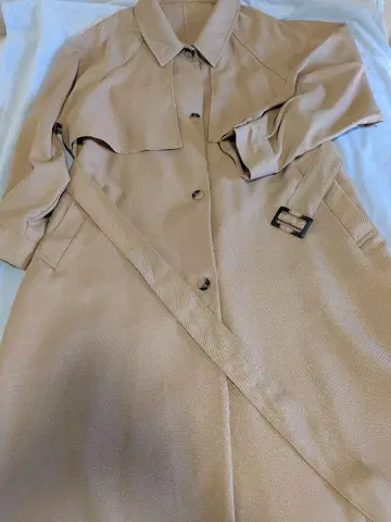 베이지 트렌치코트 허리 벨트 포함