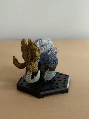 몬스터 헌터 스탠다드 모델 피규어 은령 가무토