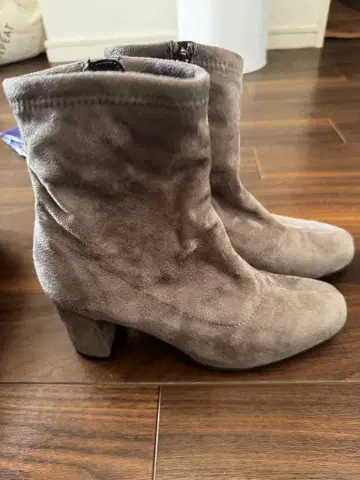 RANDA 그레이 스웨이드 부츠 힐 있음