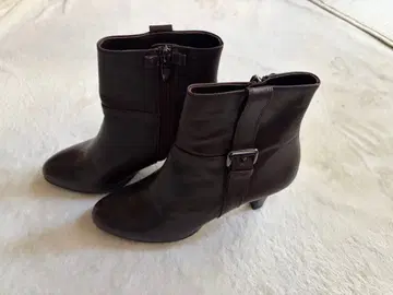 Riz 리즈 다크 브라운 가죽 숏부츠