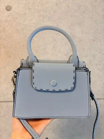 탁한 블루 핸들 포함 숄더백