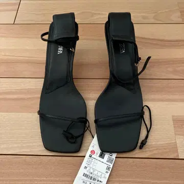 [ 미사용 새상품 ] ZARA 블랙 힐 뮬