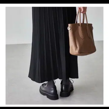 기교 있는 니트 직물의 니트 플리츠 스커트 블랙