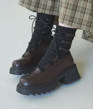 idem 리본 레이스업 통굽 부츠