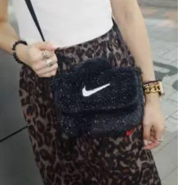 [ 미사용 새상품 ] NIKE NE FX FUR CRoSSBODY