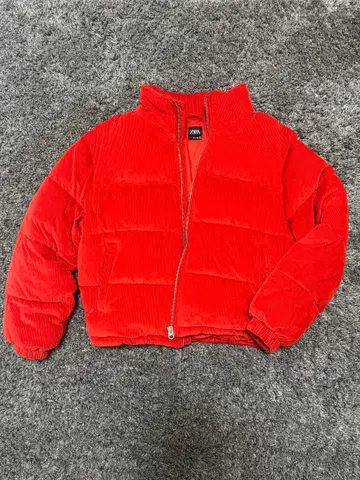 ZARA 빨간색 코듀로이 다운 자켓