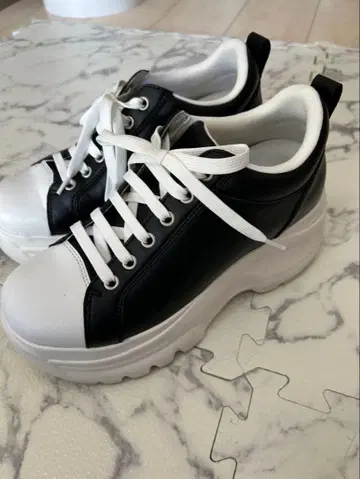 스즈키 아미 프로듀스 스니커즈 통굽 블랙 L 사이즈