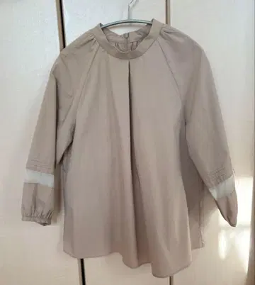 피노레 pinore 베이지 풀오버 긴팔 셔츠 M