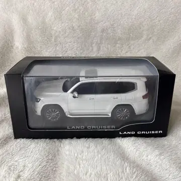 TOYOTA 랜드크루저 300 화이트 카 샘플