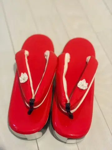 빨간색 조리 꽃 장식 포함 도트 무늬 성인식