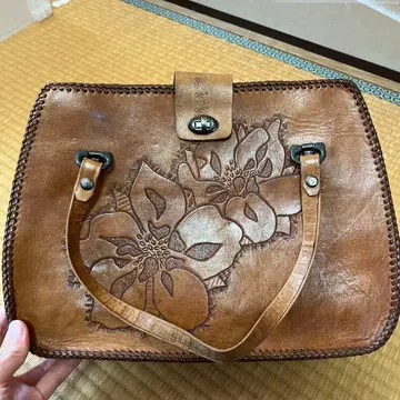 브라운 꽃무늬 엠보 가죽 핸드백 레트로/빈티지