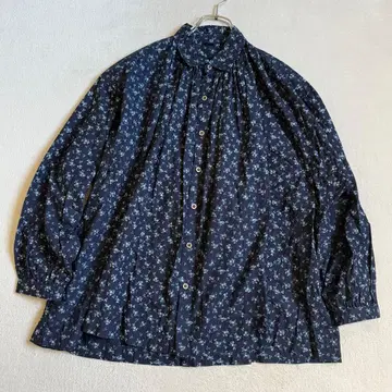 [컨디션 최상] 45R 태핏모리 꽃 프린트의 주름 블라우스 인디고