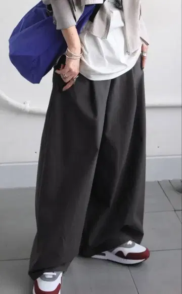 최종 가격 인하 안티카 새상품 와이드 팬츠 흑먹색