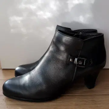 리걸 블랙 가죽 앵클부츠 버클 포함