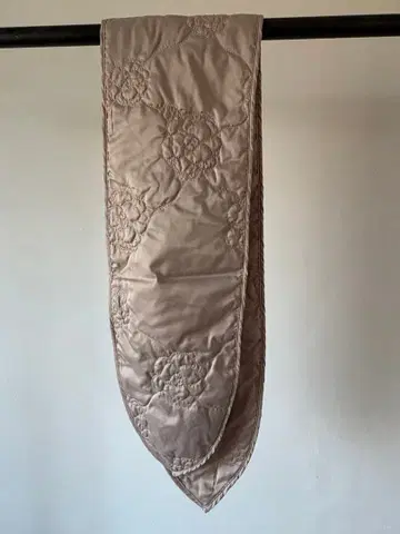 새상품 INGEBORG 잉게보그 베이지 꽃무늬 자수 스톨