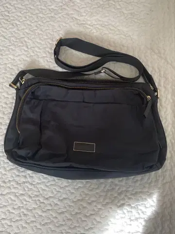 agnis b. 블랙 숄더백