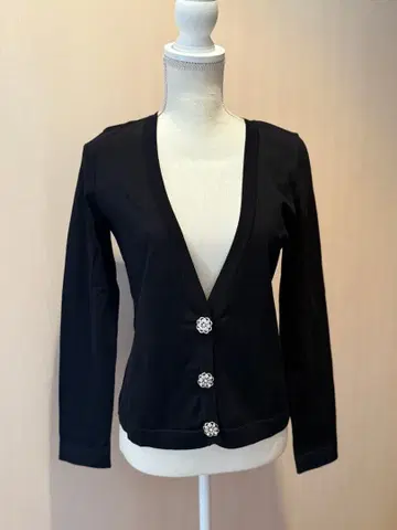 MOGA 블랙 V넥 가디건 장식 버튼 포함