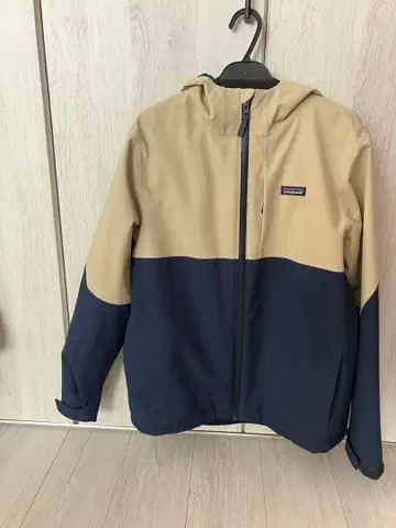 Patagonia 마운틴 후드티 베이지/네이비